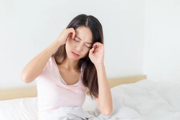 Mujer con dolor de cabeza —  Fotos de Stock