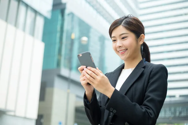 Jeune femme d'affaires asiatique en costume d'affaires — Photo