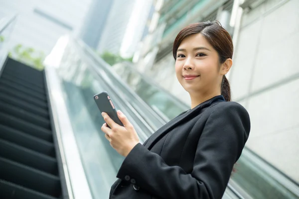 Jeune femme d'affaires asiatique en costume d'affaires — Photo