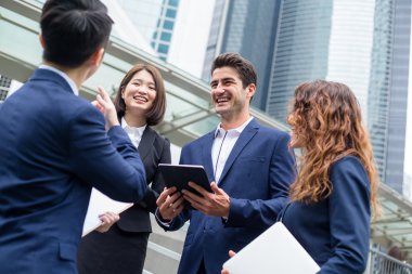 Grup çok etnik iş adamları