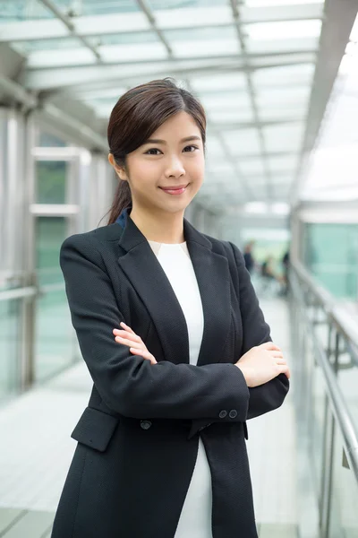 Μικρά Ασίας επιχειρηματίας στο επαγγελματικό κοστούμι — Φωτογραφία Αρχείου