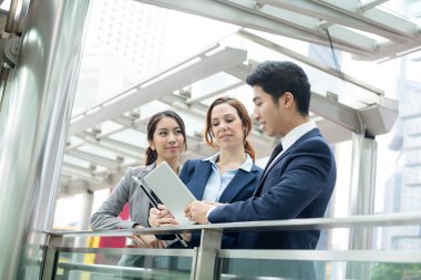 Grup çok etnik iş adamları