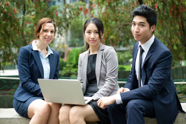 Grupo de personas de negocios multiétnicos — Foto de Stock