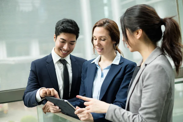 Gruppo di persone multi etniche d'affari — Foto Stock