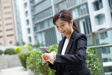 iş takım elbiseli genç Asyalı işkadını