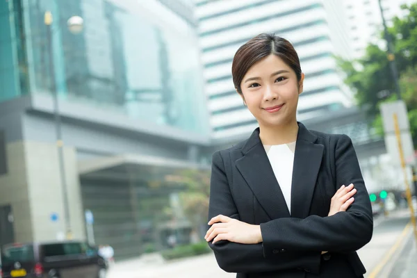 Junge asiatische Geschäftsfrau in Business-Anzug — Stockfoto