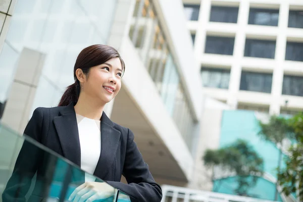 Young asian businesswoman in business suit — Stock Photo, Image