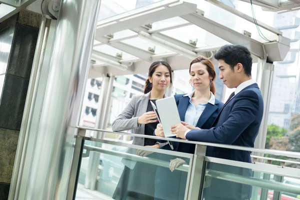 Grup çok etnik iş adamları