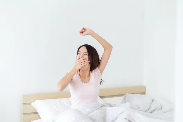 Asiatico donna stretching in il mattina — Foto Stock