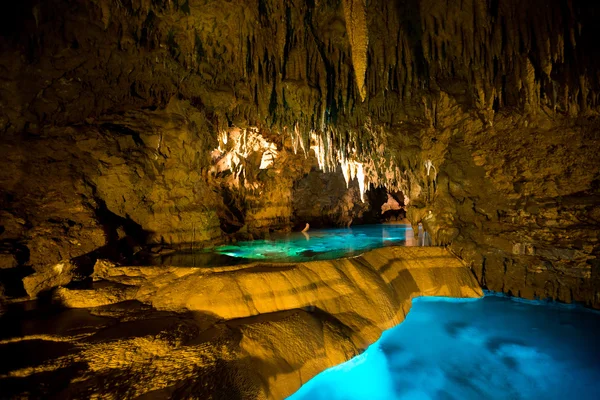 Stalattiti all'interno della grotta — Foto Stock