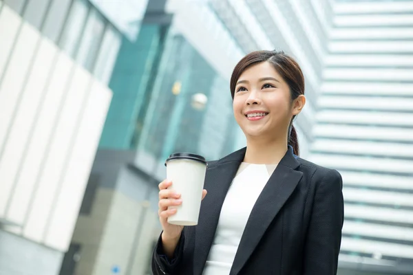 Jeune femme d'affaires asiatique en costume d'affaires — Photo