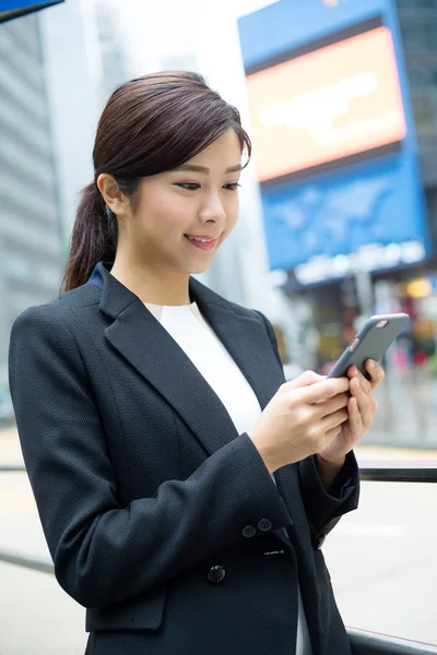 Jeune femme d'affaires asiatique en costume d'affaires — Photo