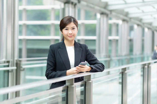 Jeune femme d'affaires asiatique en costume d'affaires — Photo