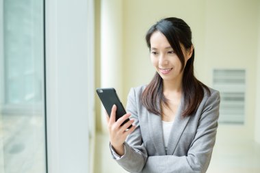 iş takım elbiseli genç Asyalı işkadını