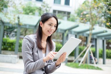 iş takım elbiseli genç Asyalı işkadını