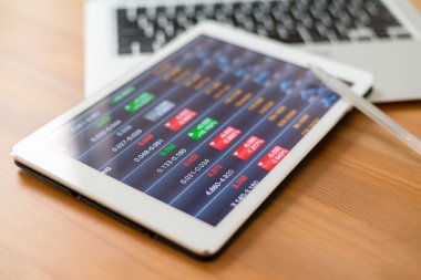 İş çizelgeleri bir ekran ile dijital tablet