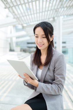 iş takım elbiseli genç Asyalı işkadını