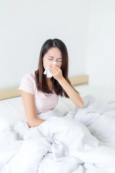 Woman suffering from cold — Stock Photo, Image