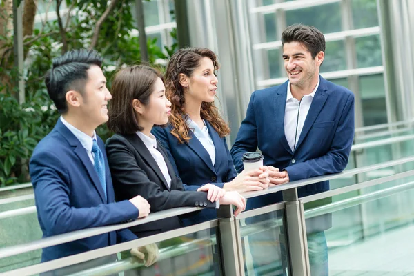 Groep van multi-etnische zakenmensen — Stockfoto