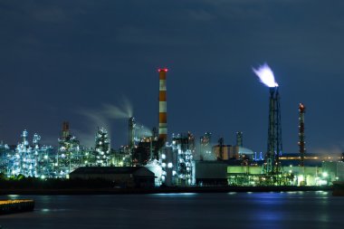 Geceleri rafineri Petrokimya fabrikası