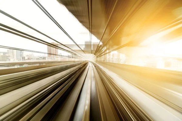Comboio de velocidade em movimento através do túnel — Fotografia de Stock