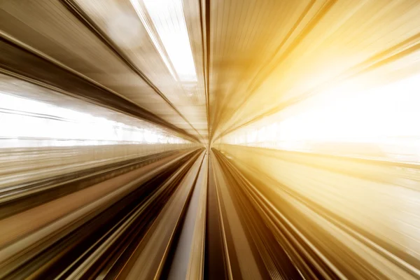 Prędkość pociągu jadącym przez tunel — Zdjęcie stockowe