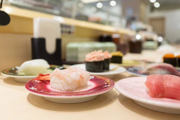 Suşi ve Sashimi plakaları — Stok fotoğraf