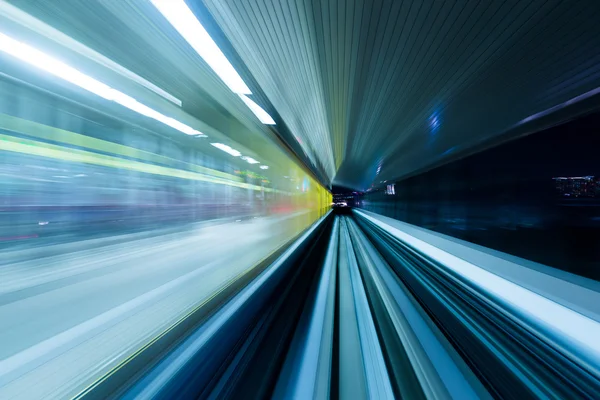 Velocidade do comboio em movimento no túnel — Fotografia de Stock