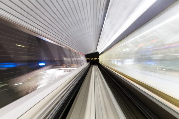 Velocidade do comboio em movimento no túnel — Fotografia de Stock