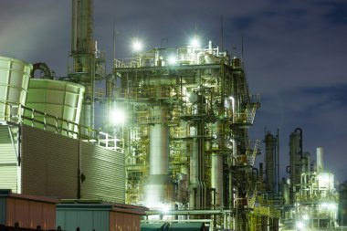 Geceleri endüstriyel karmaşık çalışma 