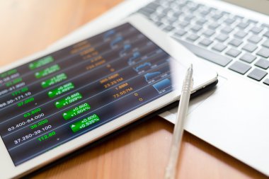 İş çizelgeleri bir ekran ile dijital tablet