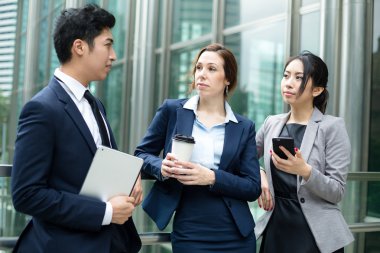 Genç multi etnik iş adamları