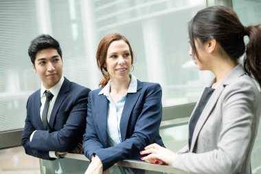 Genç multi etnik iş adamları