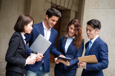 Grup çok etnik iş adamları