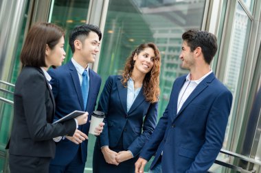 Grup çok etnik iş adamları