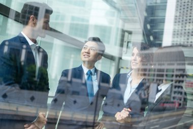 Grup çok etnik iş adamları