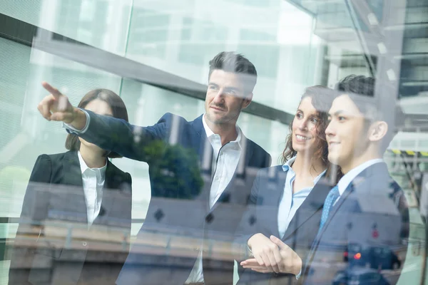 Groep van multi-etnische zakenmensen — Stockfoto