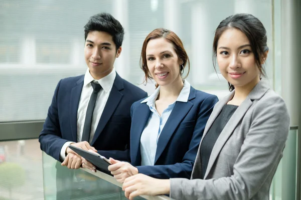 Grupo de personas de negocios multiétnicos — Foto de Stock