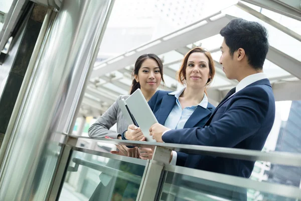 Grupo de personas de negocios multiétnicos — Foto de Stock