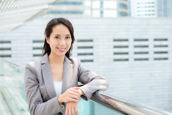 Joven asiática mujer de negocios traje —  Fotos de Stock