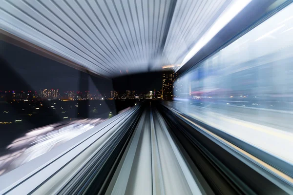 Comboio em movimento dentro do túnel em Tóquio — Fotografia de Stock
