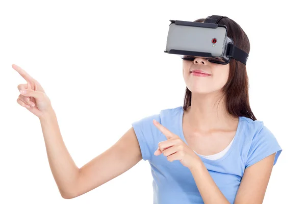 Γυναίκα με τη χρήση της εικονικής πραγματικότητας συσκευή — Φωτογραφία Αρχείου