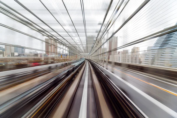 Prędkość pociągu jadącym przez tunel — Zdjęcie stockowe
