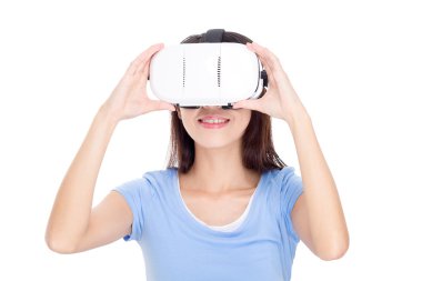 görsel gerçeklik aygıt kullanan kadın