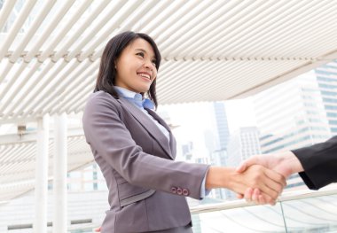 el sıkışan iş kadını 