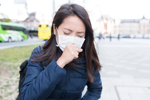 Donna che soffre di influenza — Foto Stock