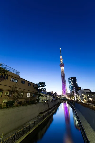 Ночью город токё — стоковое фото