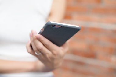 Kadın El Telefonu