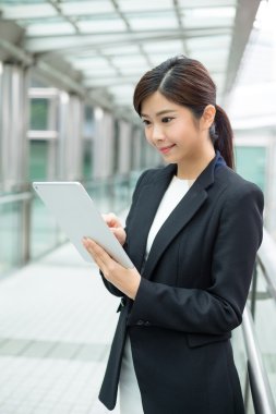 iş takım elbiseli genç Asyalı işkadını