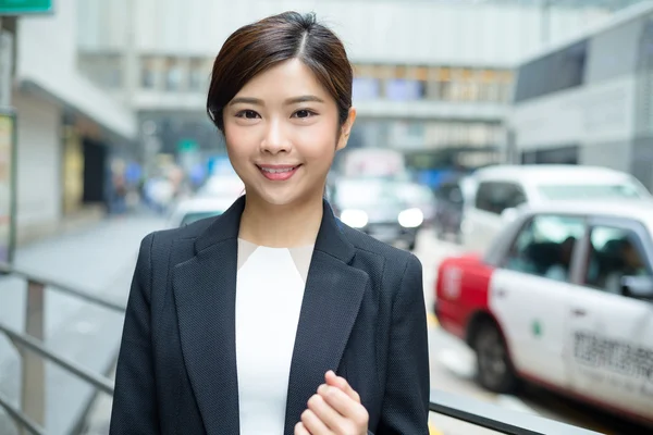 Young asian businesswoman in business suit — Stock Photo, Image